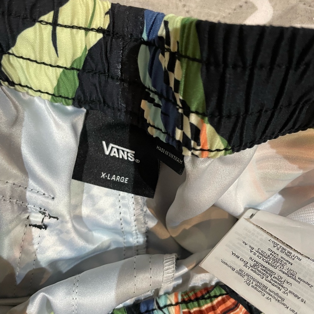 Vans Tropical Print Shorts - Picture 3 of 5